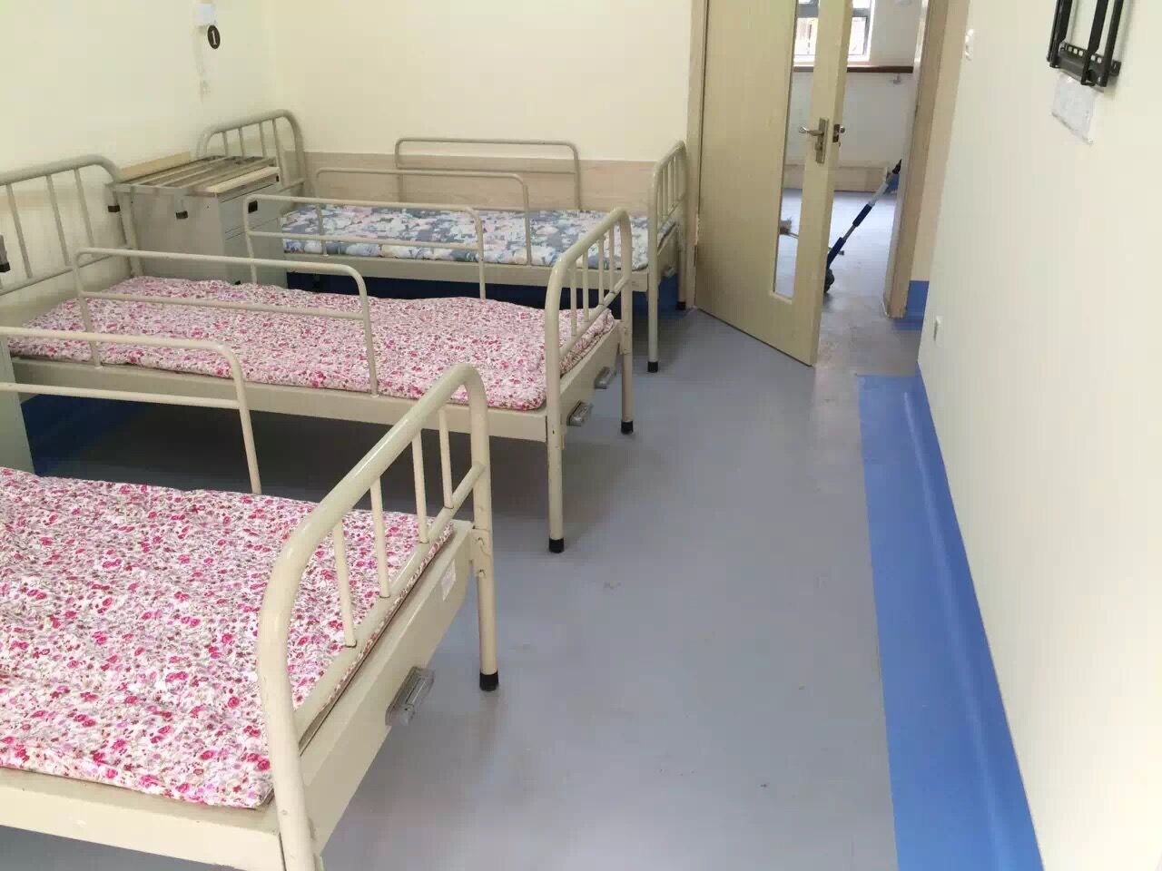 【上?！块l北老人活動(dòng)中心PVC地板