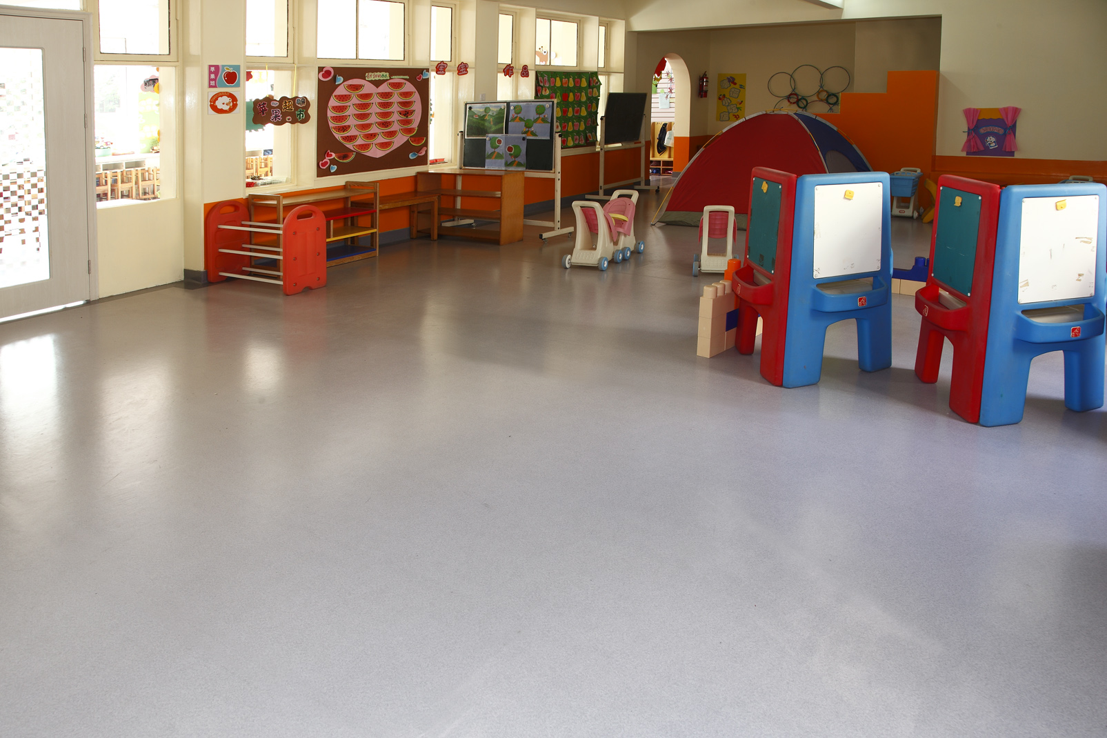 幼兒園塑膠地板需要滿足的條件？【騰方PVC地板】
